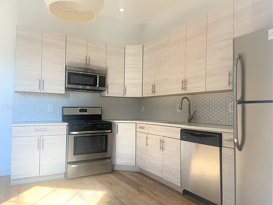 Rented by Gavco Realty Group Inc | media 20