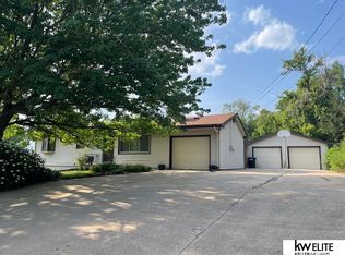 8120 Lake St, Omaha, NE 68134