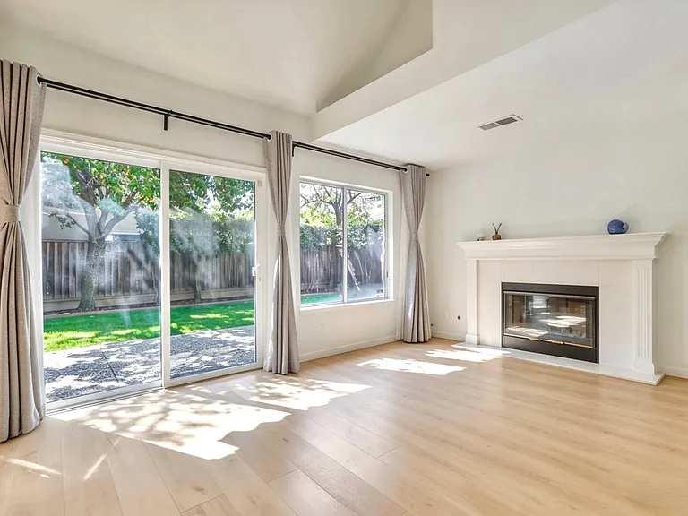 1654 Wyndham Dr — Photo 12