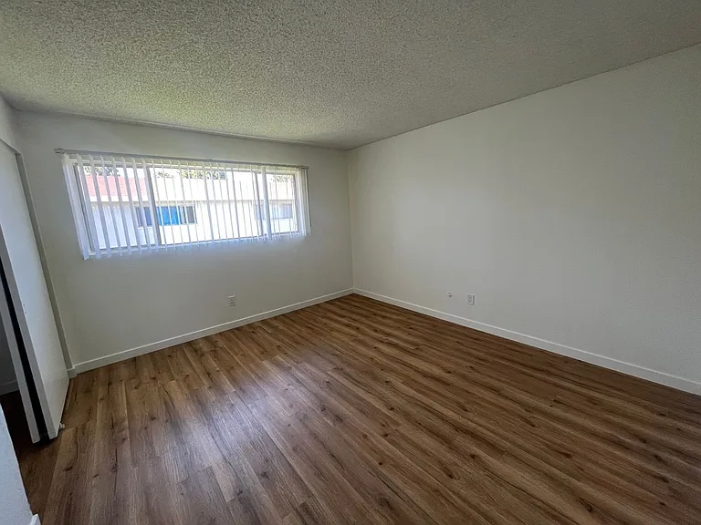 Flower Street Apartments — Photo 15