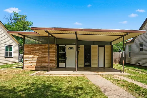 1317 Peach St Photo 1