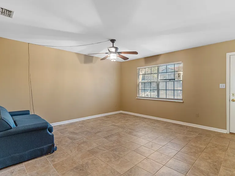 2372 Gregory Dr — Photo 9