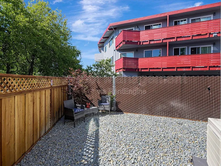 160 Harrison Ave #D3 — Photo 22