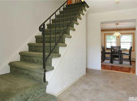 3rd image of 33 Hillsdale Ln
