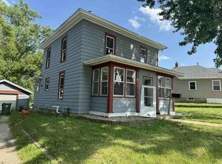 410 Clinton St, Charles City, IA 50616