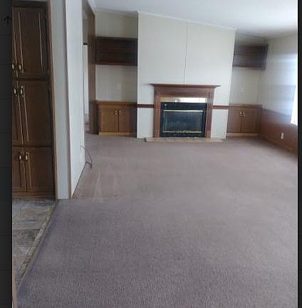 5th image of 678 Walnut St