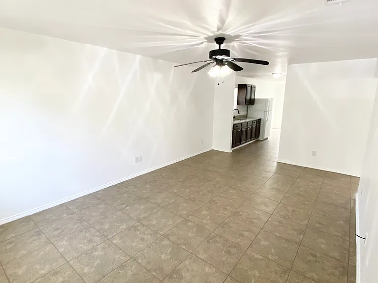 2508 E Houston St #B — Photo 3