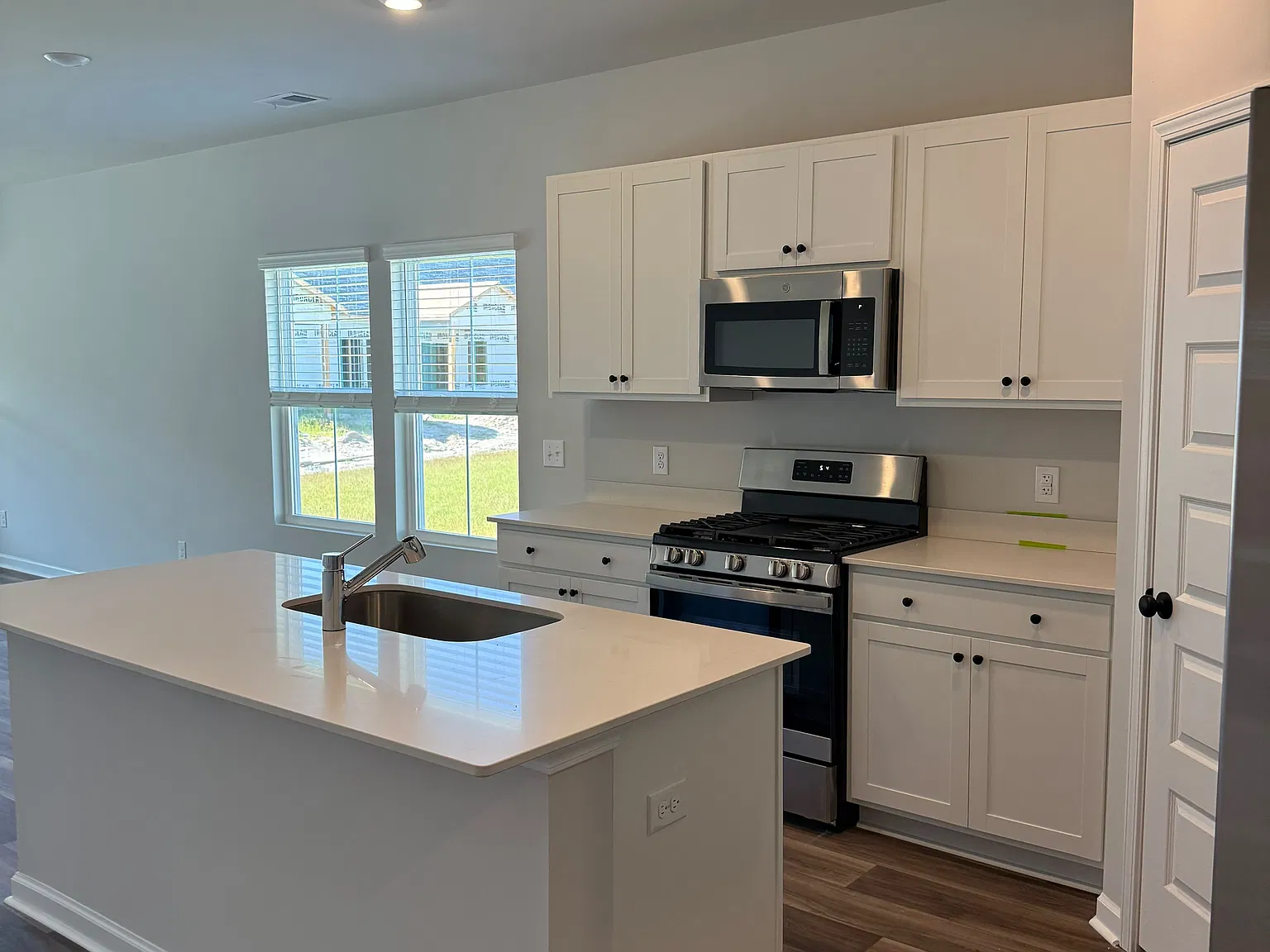 4 bed, 1965 sqft, $2,900 — Photo 4