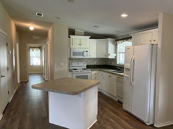 2nd image of 879 Carolina Palm Ln #924