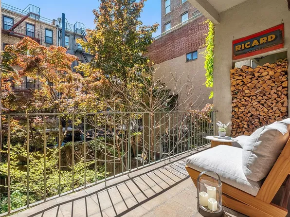 228 W 21st St #2, New York, NY 10011