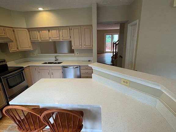 4th image of 18633 Clovercrest Cir #1