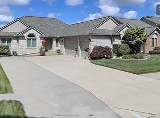 51421 Pinewood Dr, Macomb, MI