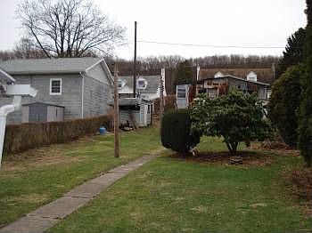 2nd image of 233 W Laurel St