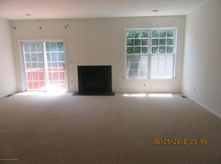 28 Oxford Ct, Englishtown, NJ 07726