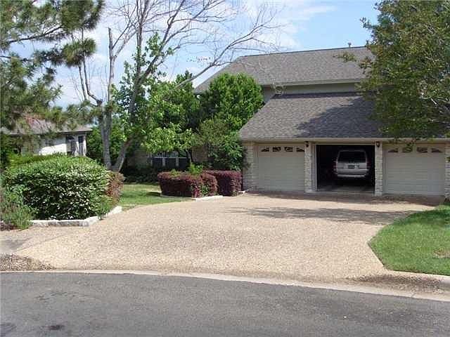 Quiet culdesac. 3 car garage