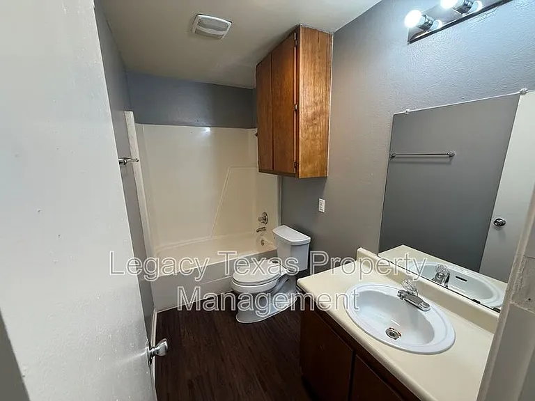 1714 Short St #A — Photo 6