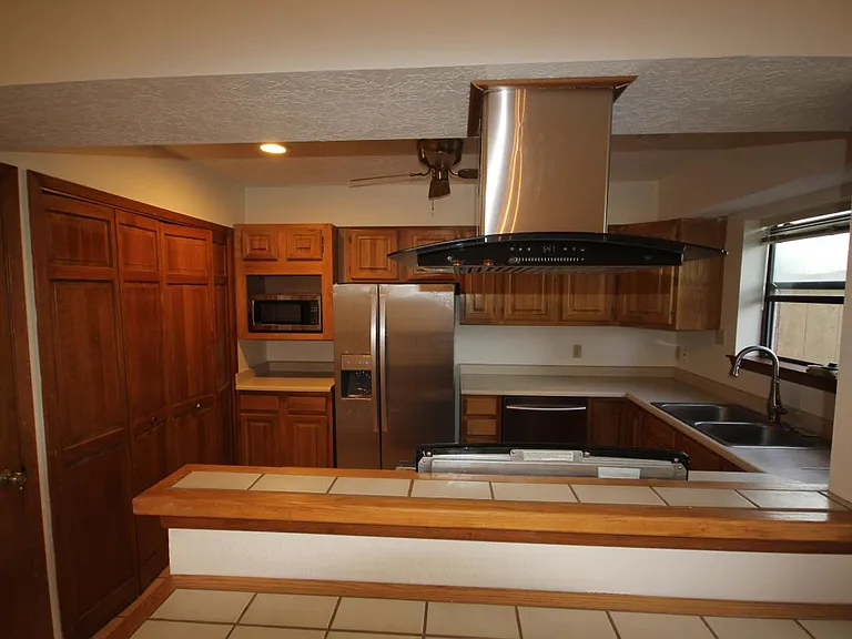 460 Oppenheimer Dr — Photo 16