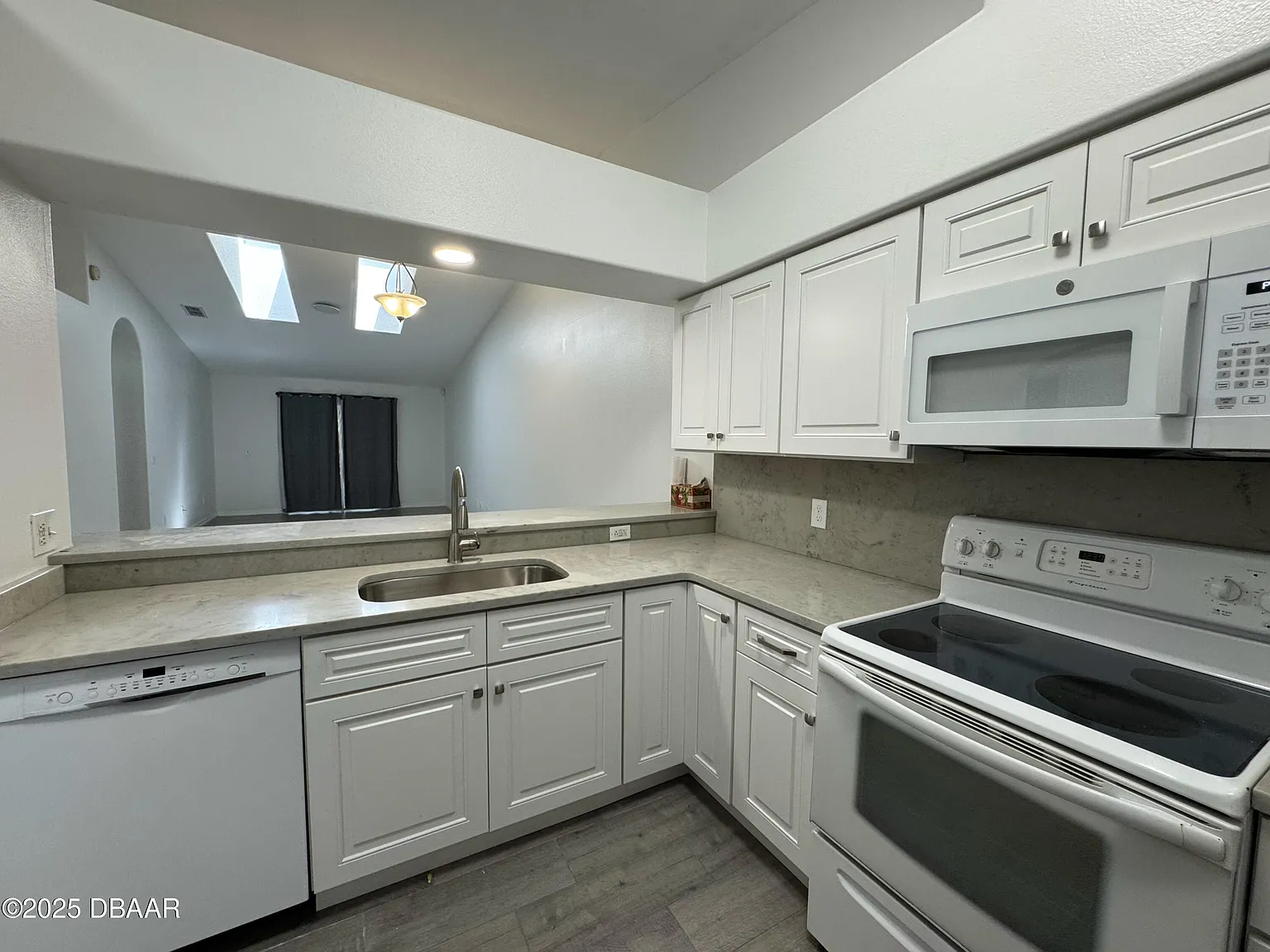 2 bed, 2.0 bath, 1202 sqft, $1,775 — Photo 4
