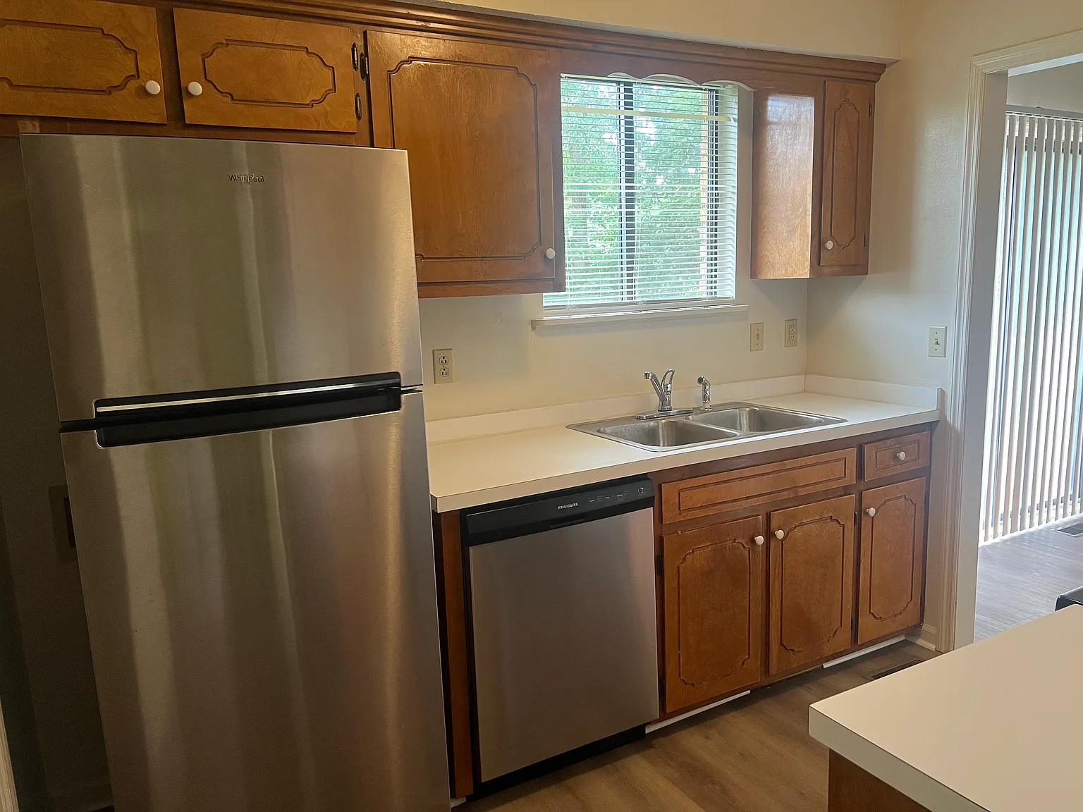 2 bed, 1.5 bath, 1100 sqft, $1,250 — Photo 2
