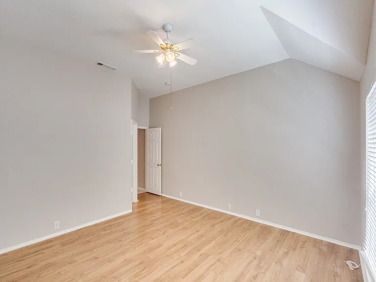 2509 Hunters Run Dr — Photo 18