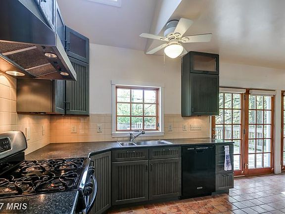 3rd image of 3110 Gibbons Ave