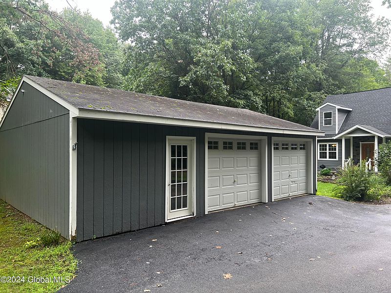 4th image of 13 Castlewood Drive