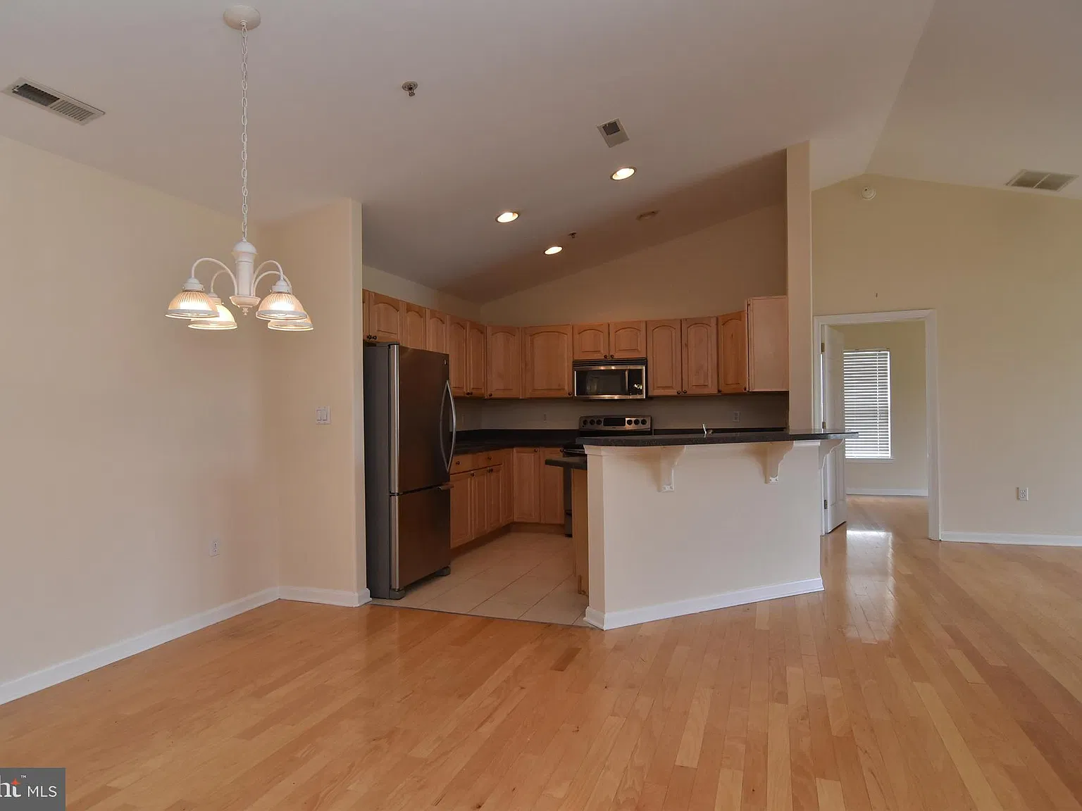 3 bed, 1500 sqft, $1,900 — Photo 3