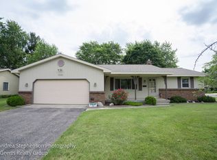 7240 Harmon Ln, Jenison, MI 49428