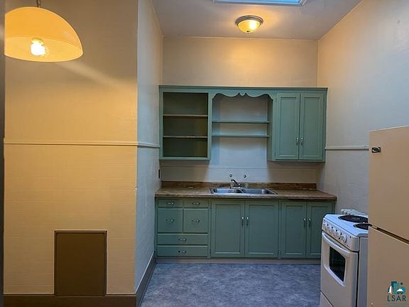 2nd image of 311 Main St E