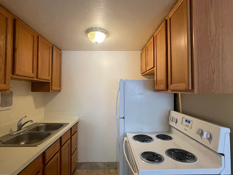 Concord House Apartments — Photo 48