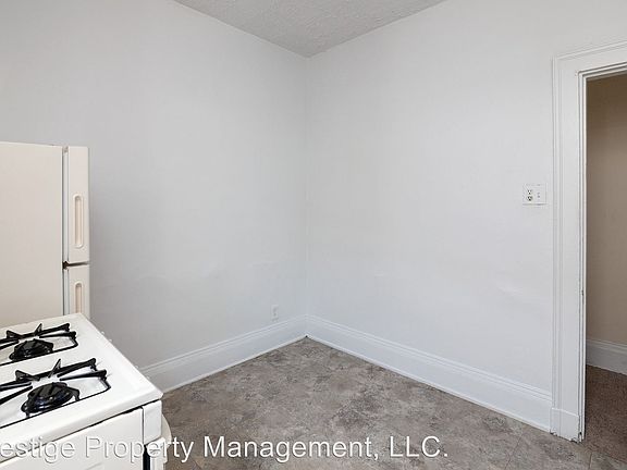 5th image of 2413 1/2 W Clifton Ave #02