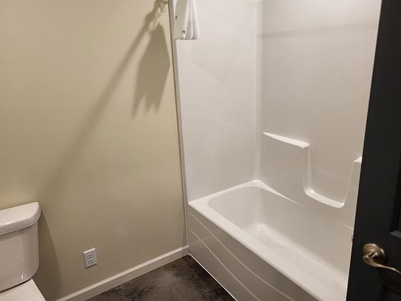 4th image of 740 W 8th St