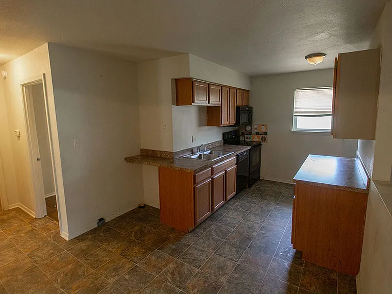1013 W Ash St — Photo 7