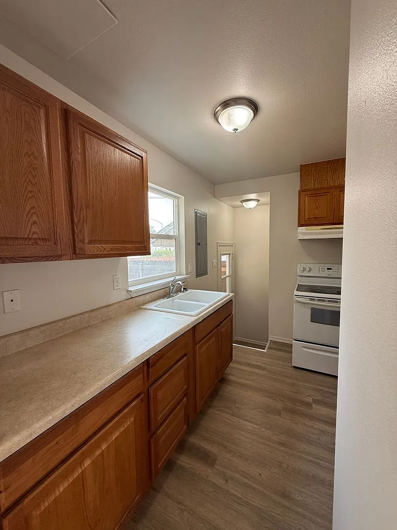 1404 Swift Blvd. — Photo 4