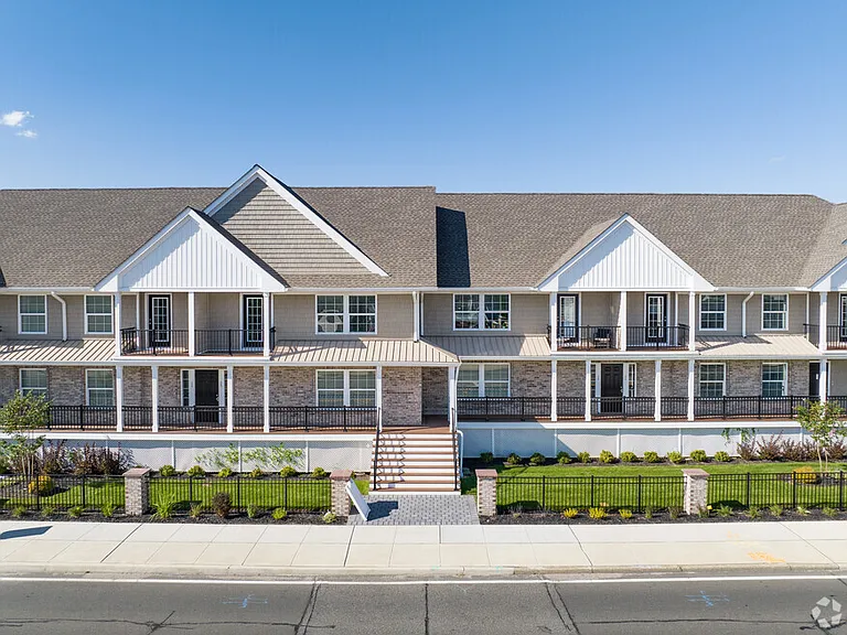 1163 Montauk Hwy #C2 — Photo 11