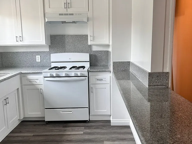 320 Western Ave — Photo 13