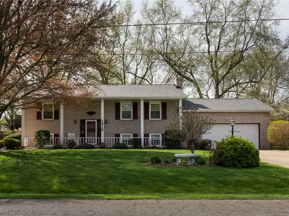 1312 Frontier St NW, Hartville, OH 44632