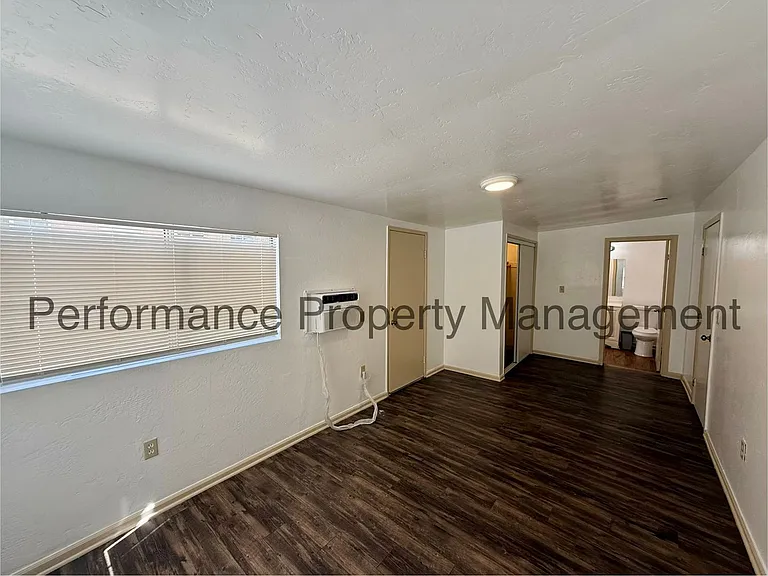Woodrow Ave 720 — Photo 13