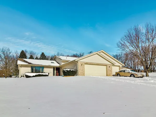 9415 Sagewood Dr, Roscoe, IL 61073