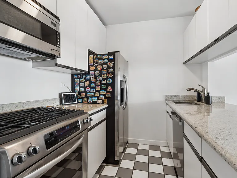 500 W 43rd St #36F — Photo 3