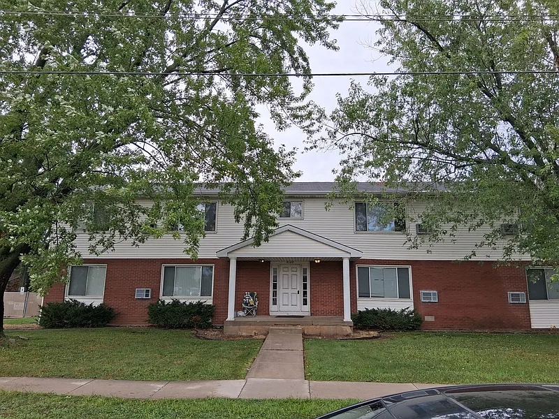 1 bed, 1.0 bath, $899 — Photo 2