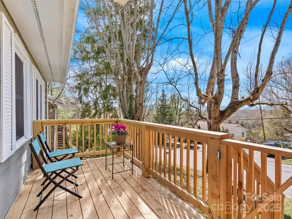 310 Riverview Dr, Asheville, NC 28806