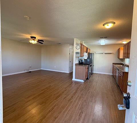 3rd image of 1515 4th St