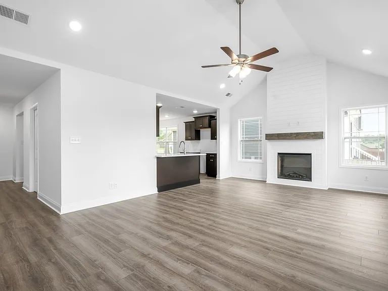 1360 Harmon Ln — Photo 7