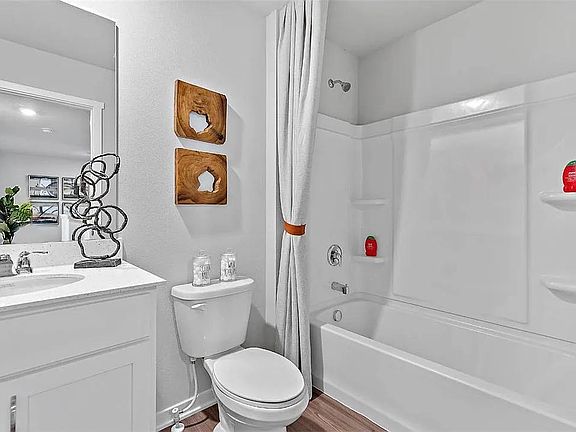 3rd image of 1052 Maywood Ln