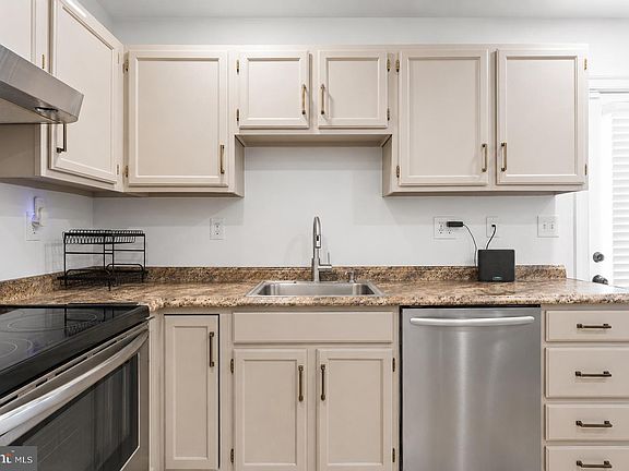 3rd image of 3218 Westdale Ct