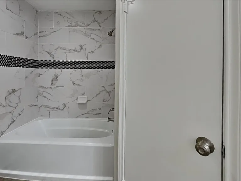 2314 Pebbledowne Cir — Photo 12