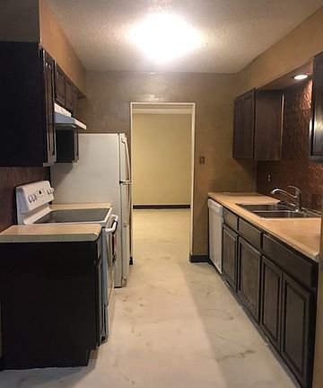 3rd image of 4402 Shakertown