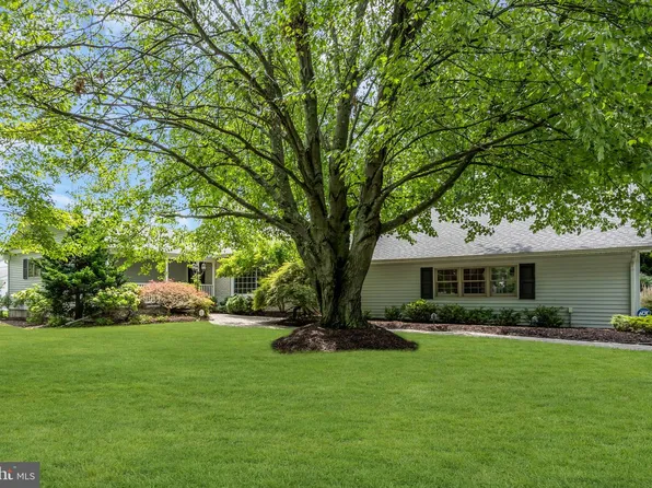 285 Meadowbrook Rd, Robbinsville, NJ 08691