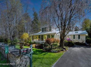 522 Prices Dr, Cresco, PA 18326